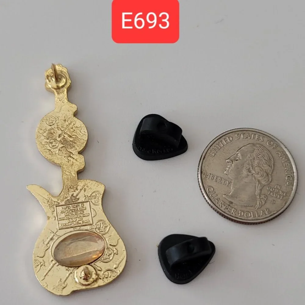 Hard Rock Cafe NY World Series Yankee Stadium Champions 2009 Pin E693 - Picture 5 of 7